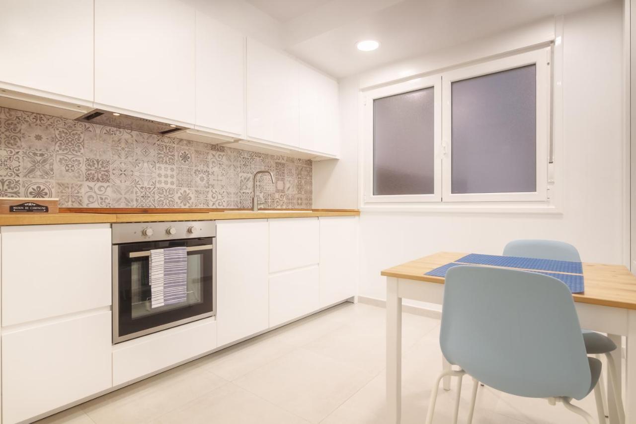 Modern Lovely House Guggenheim ビルバオ エクステリア 写真